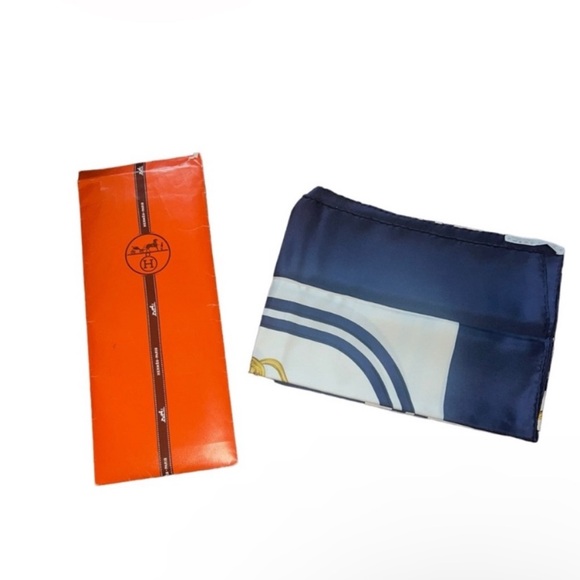 Hermès Silk Scarf, Brides of Paris series, with Open Hermés Scarf Bag - Picture 6 of 11